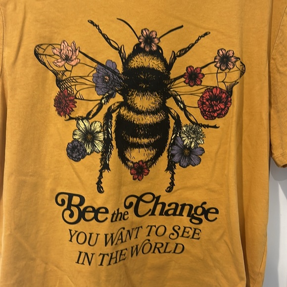 Bold Yellow Graphic Tee Bee Change World Mantra NWT - Picture 3 of 11